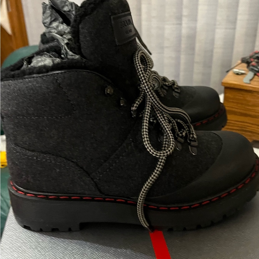 PRADA hiking boots  Gorgeous!!  Worn once! - Picture 4 of 4